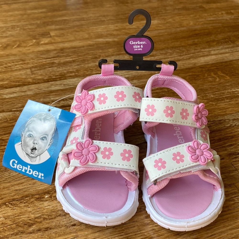 Little Girl’s Gerber size 6 shoes